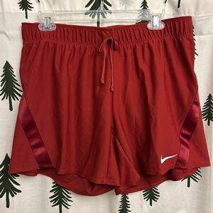 !NWT! Nike dri fit athletic shorts women’s size Medium